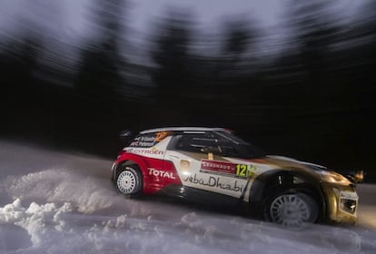 El piloto emiratí Khalid Al-Qassimi conduce su Citroen DS3 WRC durante el Rally de Suecia, segunda prueba del Mundial.