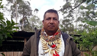 Francisco Javier Jamioy Chindoy, médico tradicional camsá, este año delante de la casa de sanación de la familia en el valle de Sibundoy (Colombia).