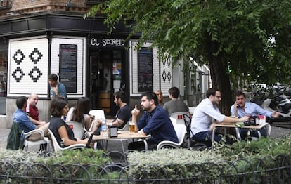 El Secreto's sidewalk café on Ponzano.