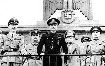 Serrano Suñer (centro) junto a Himmler (izquierda), jeefe de la Gestapo y de las SS y ministro del Interior de la Alemania nazi.