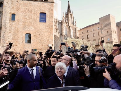Momento de la detención de Clara Ponsatí, este martes en Barcelona.