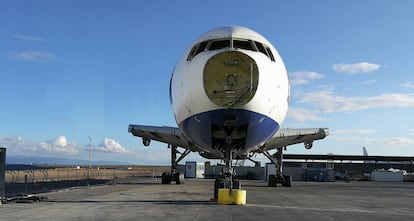 Una aeronave, en proceso de desmantelamiento.