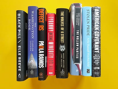 Los libros de Elle Reeve, Carlos Lozada, Paola Ramos, Steven Levitsky y Danel Ziblatt, Brody y Luke Mullins, Daniel Schlozman y Sam Rosenfeld, Arlie Russell Hochschild, y Yuval Levin.