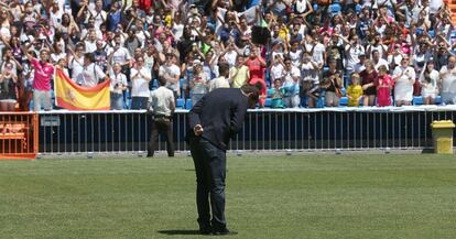 Casillas hace una reverencia a los aficionados