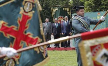 El ministro Zoido asiste en San Sebastián al homenaje a los guardias civiles en el 50 aniversario del asesinato de Pardines.