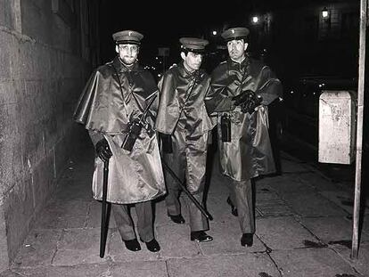 Tres serenos que trabajaban en Madrid en abril de 1986.