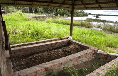 A sepultura de Jarliel, o juruna que morreu afogado no rio, tornou-se o símbolo do colapso do mundo dos Juruna depois de Belo Monte.