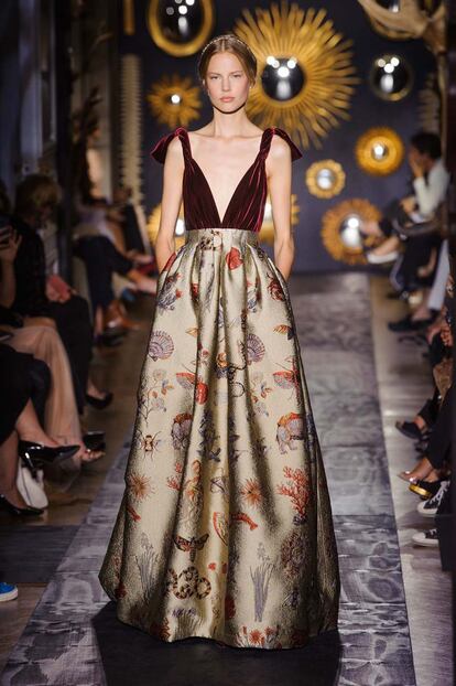 valentino no defrauda en paris con una coleccion sublime