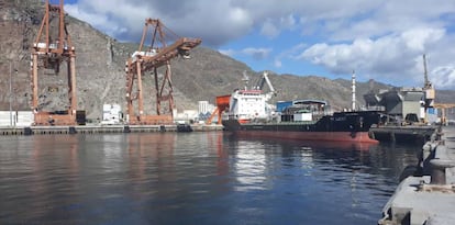 Suministro de combustible marino de Cepsa en el puerto de Santa Cruz de Tenerife.