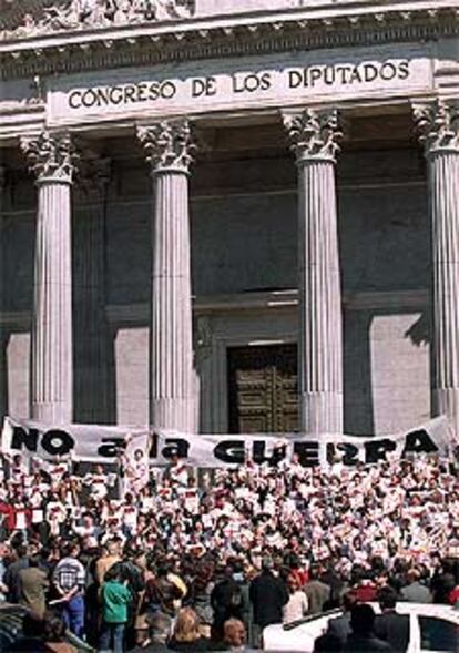 Concentración en la puerta del Congreso  de los Diputados.