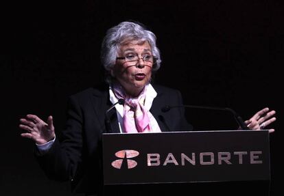 La futura secretaria de Gobernación, Olga Sánchez Cordero, en el foro bancario.