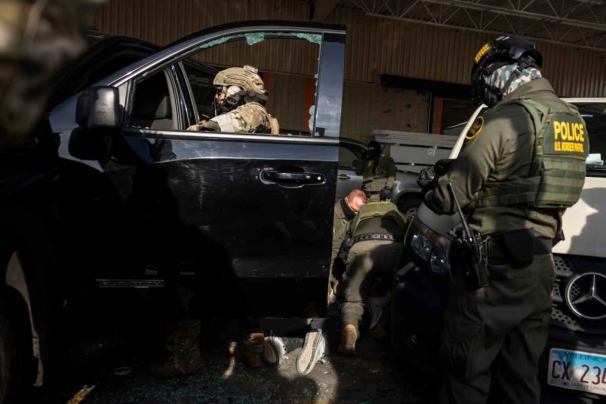 Los macrooperativos migratorios de Trump en ciudades demócratas causaron una histórica caída en el empleo