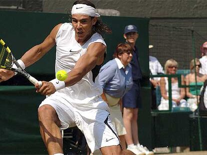 Rafa Nadal, durante su partido contra Andre Agassi.