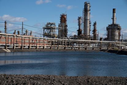 Imagen de una refinería en Filadelfia (EE UU), el pasado 2 de noviembre.