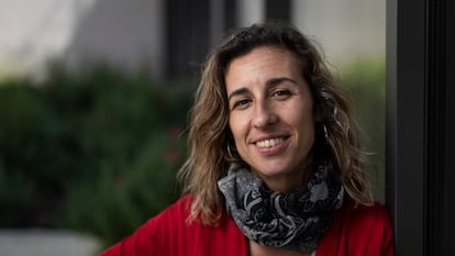 Laia Estrada, candidata de la CUP para las elecciones al Parlament de Catalunya, después de la entrevista.