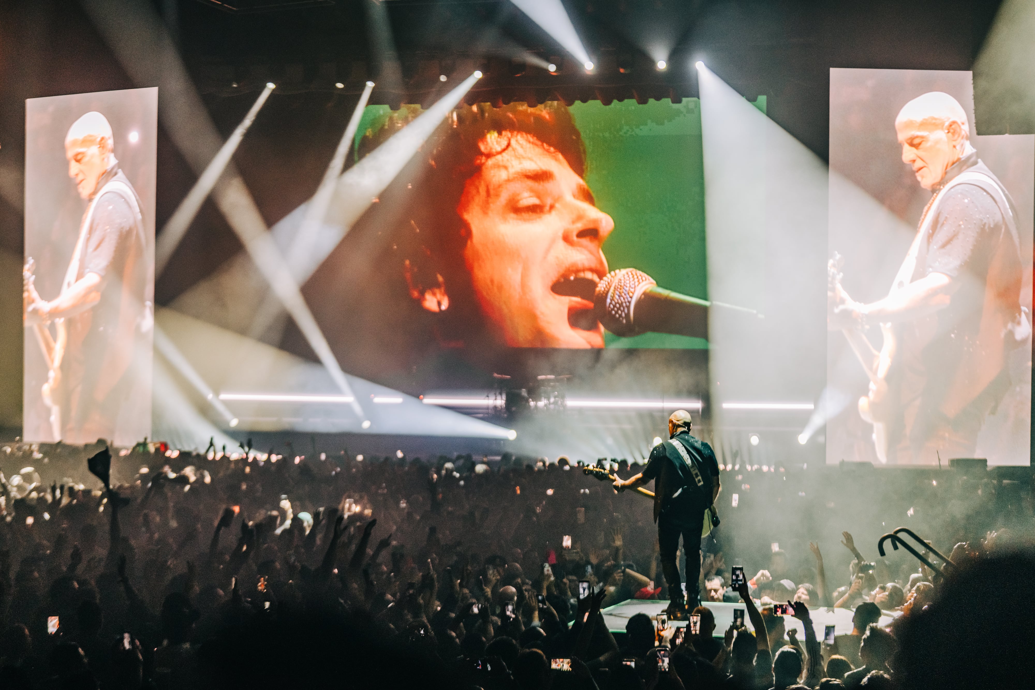Soda Stereo en Madrid: el concierto del holograma consigue emocionar a casi todos