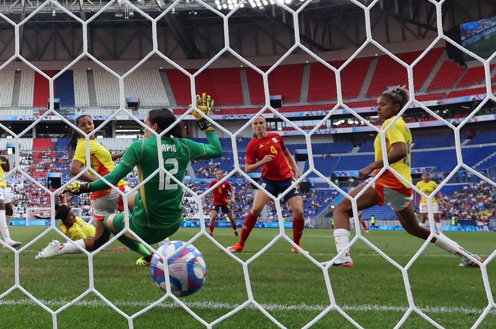 Muerte, resurrección y éxtasis de España, que derrota a Colombia y jugará las semifinales olímpicas 