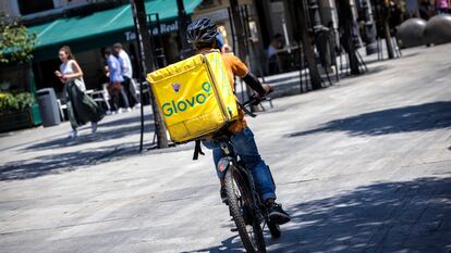 Un repartidor de Glovo, en Madrid.