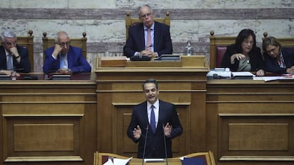 Kyriakos Mitsotakis, durante su intervención en el Parlamento griego, este sábado.