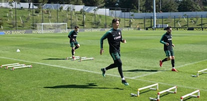 Cristiano Ronaldo se adiestra este jueves con Portugal antes de partir hacia Zúrich.