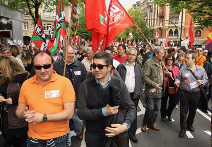 Patxi López, durante la manifestación unitaria de CCOO de Euskadi y UGT-Euskadi por la Gran Vía de Bilbao.