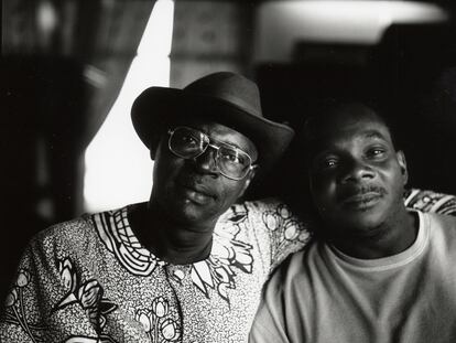 Ali Farka Touré (izquierda) y Toumani Diabaté, en Bamako.