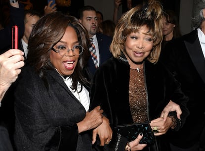 Tina Turner (derecha) con Oprah Winfrey en el estreno de 'Tina - El musical', el 7 de noviembre de 2019 en Nueva York.