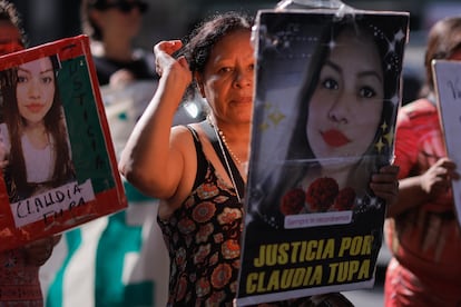 Mujeres de diferentes edades se congregaron para unir su voz contra la violencia machista. 