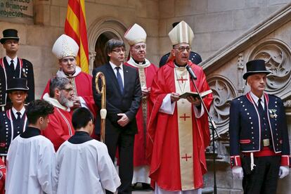 El president Carles Puigdemont, a la benedicció de les flors al Palau de la Generalitat.
