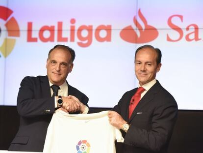 Firma del acuerdo entre La Liga y El Banco Santander.