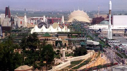 Panorámica de los pabellones y avenidas construidas para la Expo.