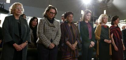 La Reina doña Letizia durante el minuto de silencio en el acto anual de la Fundación Mujeres por África celebrado en Madrid.