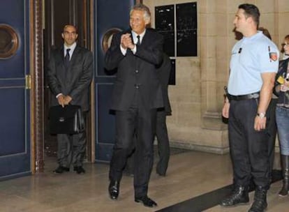 El ex primer ministro francés Dominique de Villepin, a su llegada a la sede del tribunal hoy en París