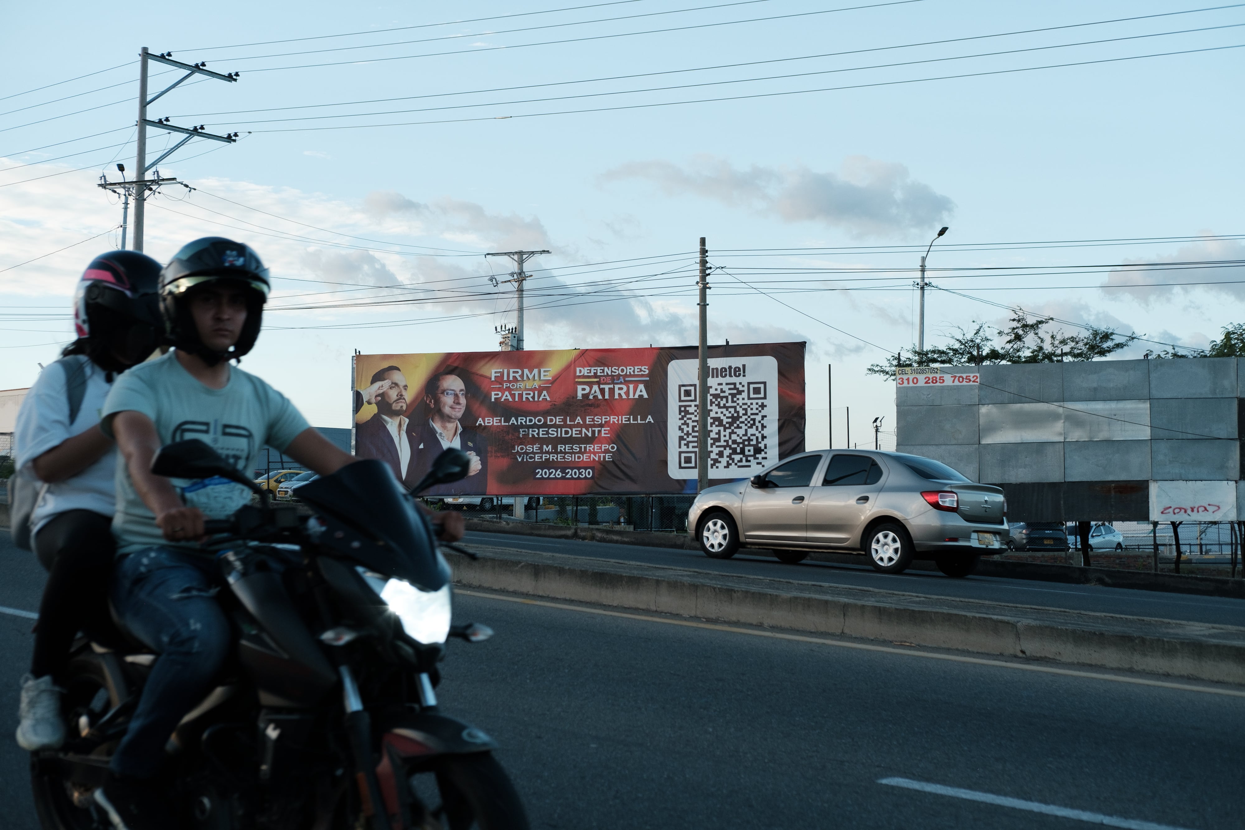 Publicidad política de Abelardo de la Espriella, en  la autopista internacional cerca a la frontera entre Colombia y Venezuela, el 20 de mayo.