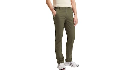 Estos pantalones chinos de hombre acumulan más de 3.000 valoraciones.