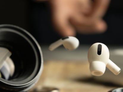 Alguien se ha adelantado a Apple y ha lanzado una funda de carga para los AirPods con pantalla integrada