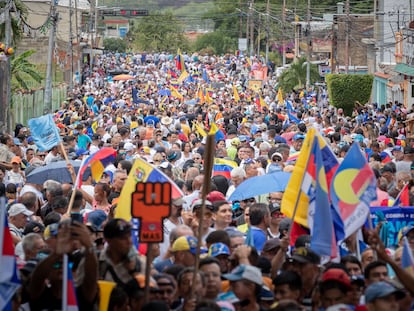 Simpatizantes del candidato presidencial opositor Edmundo González Urrutia se reúnen en un mitin en La Victoria, Aragua (Venezuela), el pasado 30 de mayo.