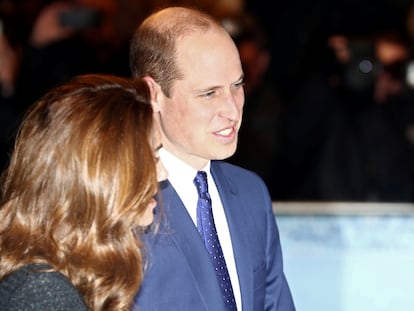 Guillermo de Inglaterra y su esposa, Kate Middleton, en una representación teatral en Londres en febrero de 2020.