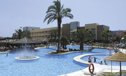 Una de las piscinas del hotel Evenia Olympic Palace de Lloret de Mar. 