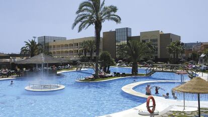 Una de las piscinas del hotel Evenia Olympic Palace de Lloret de Mar. 