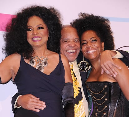 Diana Ross, Berry Gordy y Rhonda Ross Kendrick, en los American Music Awards, celebrados en Los Ángeles (California, EE UU), en 2017.