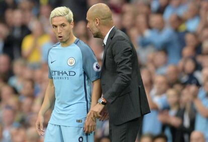 Nasri, con Guardiola en su &uacute;ltimo partido con el City. 