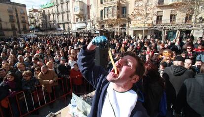 Adri&agrave; Westwerling, ganador del concurso de comedores de cal&ccedil;ots de Valls.