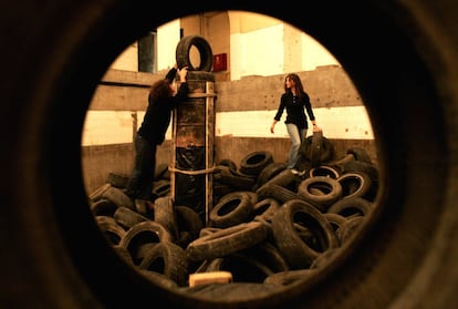 Instalación Yard, obra de Allan Kaprow.