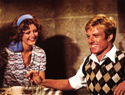 En 'El carnaval de las águilas' (1975), junto a Susan Sarandon, Redford se mostró en ese rito de paso para todo icono de estilo en la pantalla: lucir el uniforme 'preppy' por excelencia, o sea, el chaleco de punto con dibujos de rombos.