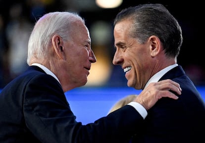 Joe Biden y su hijo Hunter Biden, el 19 de agosto en Chicago.