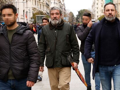 Abascal, a la derecha, se dirigía el 9 de marzo a una concentración contra el PSOE en Madrid.