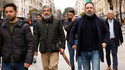 Abascal, a la derecha, se dirigía el 9 de marzo a una concentración contra el PSOE en Madrid.