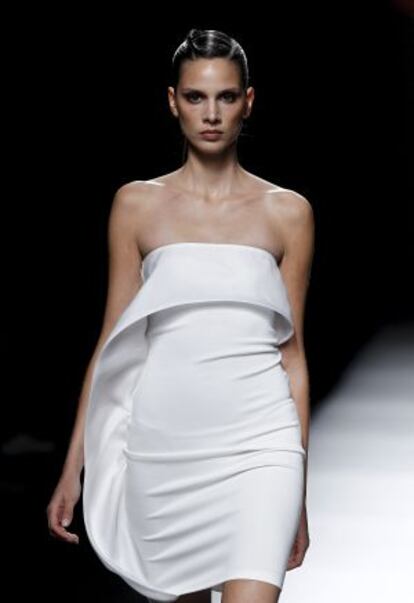 Un momento del desfile de AA, la segunda línea de Amaya Arzuaga.