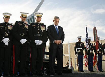 El presidente norteamericano, George  Bush, el  10 de noviembre de 2006,  en una ceremonia celebrada en el Museo Nacional de los Marines, en Triangle (Virginia).